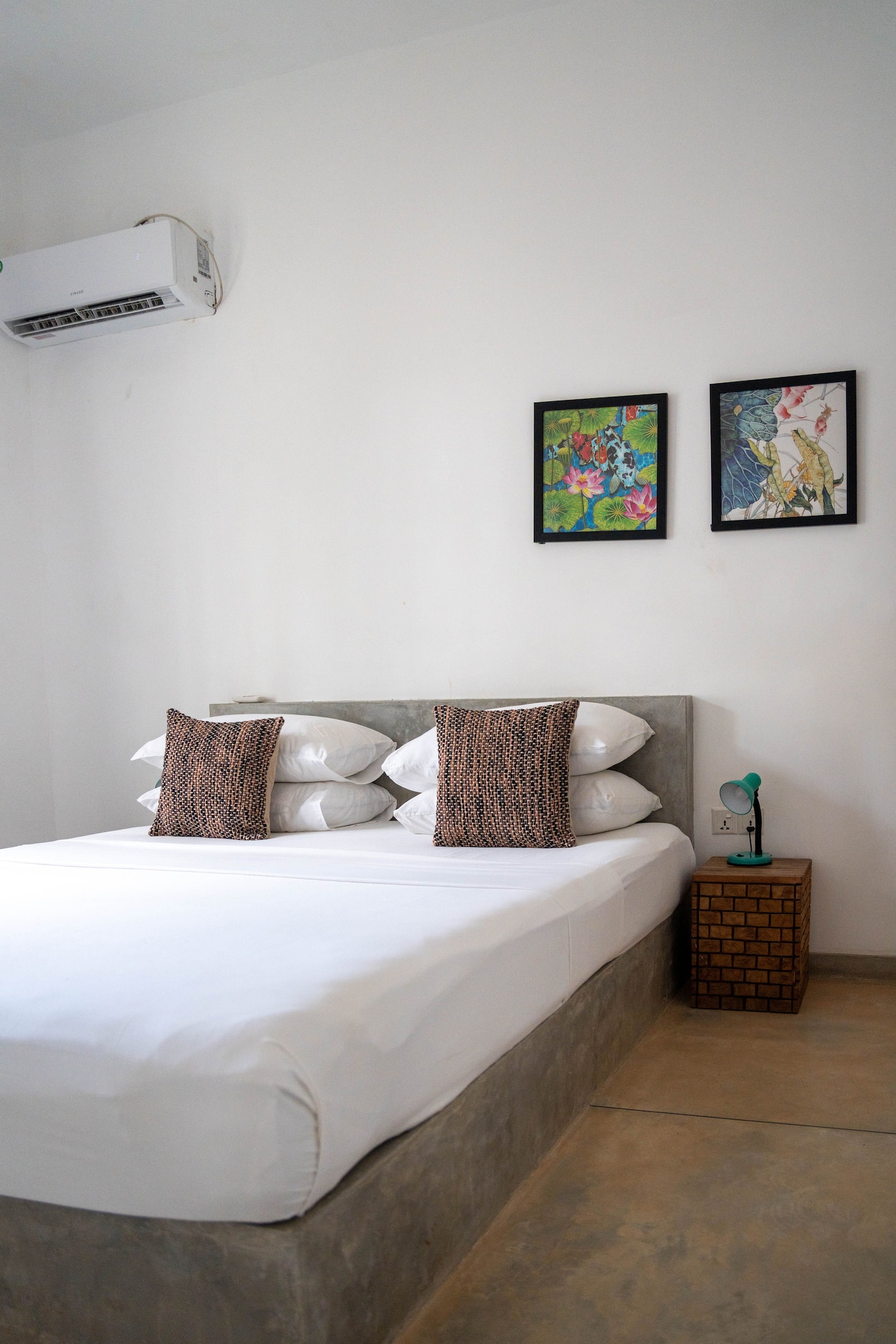 Bedroom Nº 1 at Absolute Beach Front Villa with queen bed