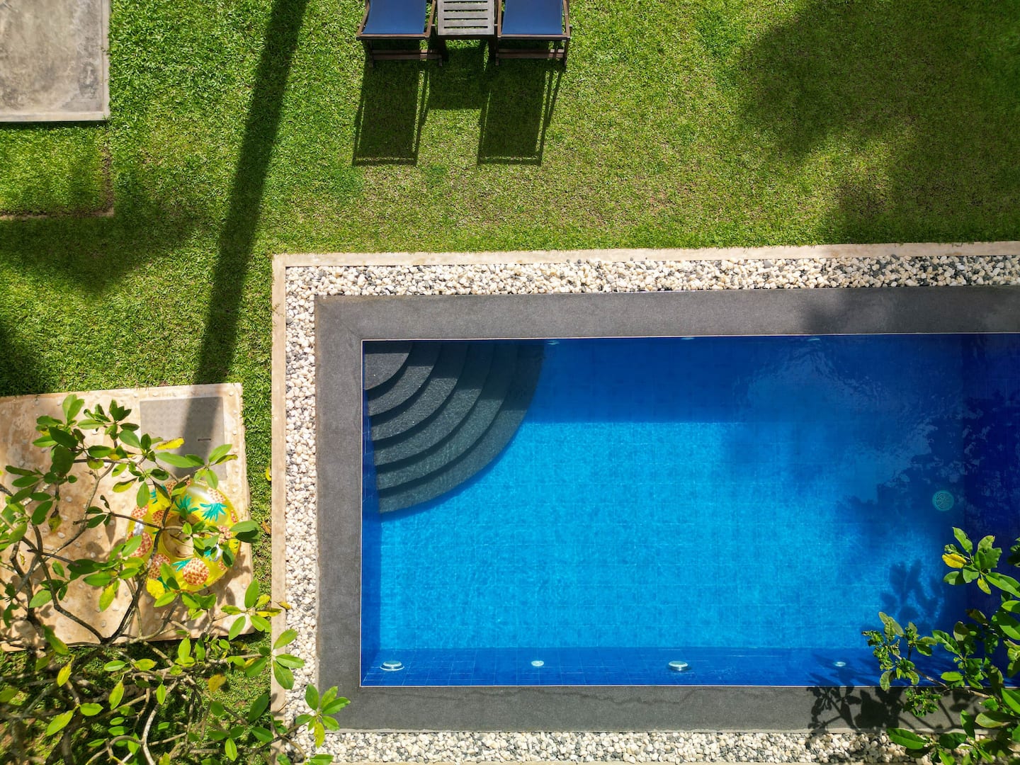 The infinity pool at Absolute Beach Front Villa with the beach beyond