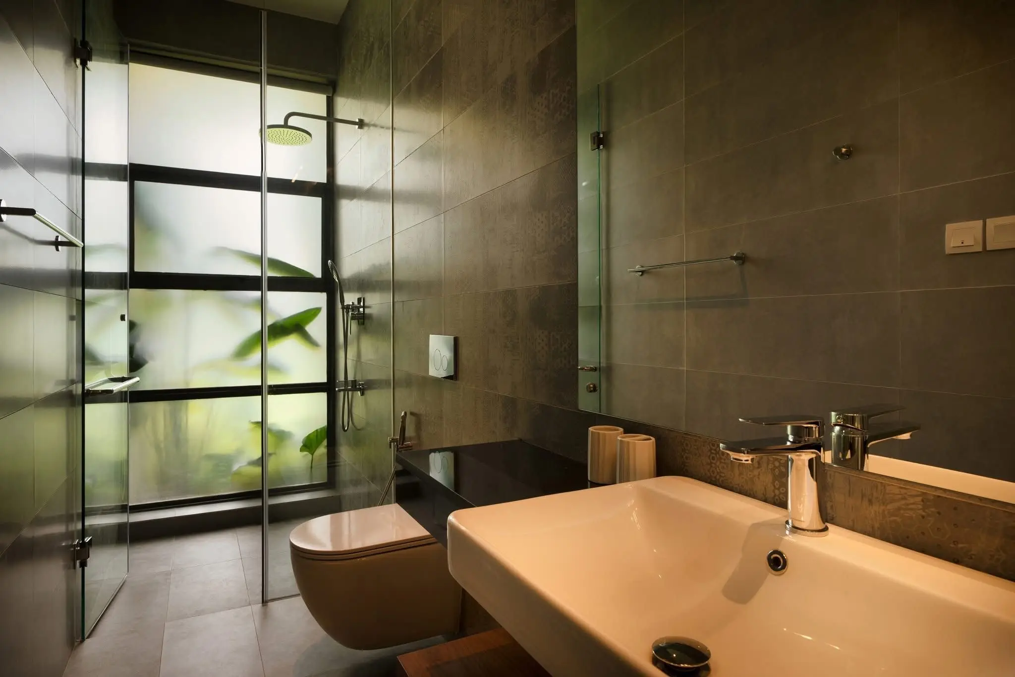 En-suite bathroom with garden view at Hansa Villa