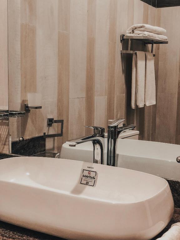 Private bathroom with freestanding bathtub at Pinnacle Boutique Villas